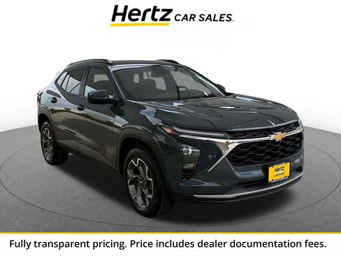 Used 2025 Chevrolet Trax LT FWD image 1