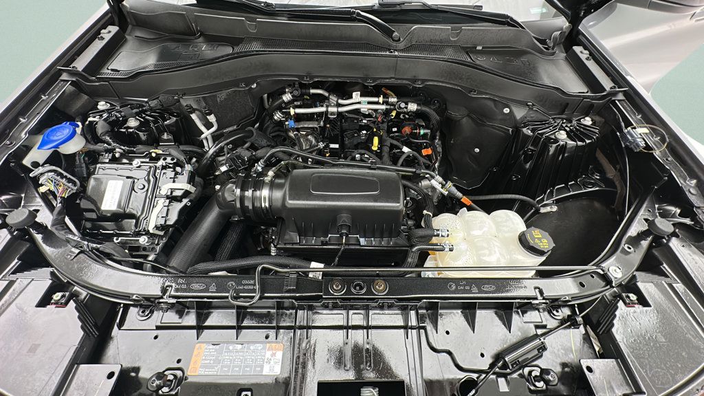 Used 2024 Ford Explorer XLT w/ Equipment Group 202A AWD/4WD image 21