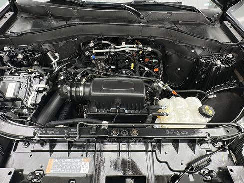 Used 2024 Ford Explorer XLT w/ Equipment Group 202A AWD/4WD image 21