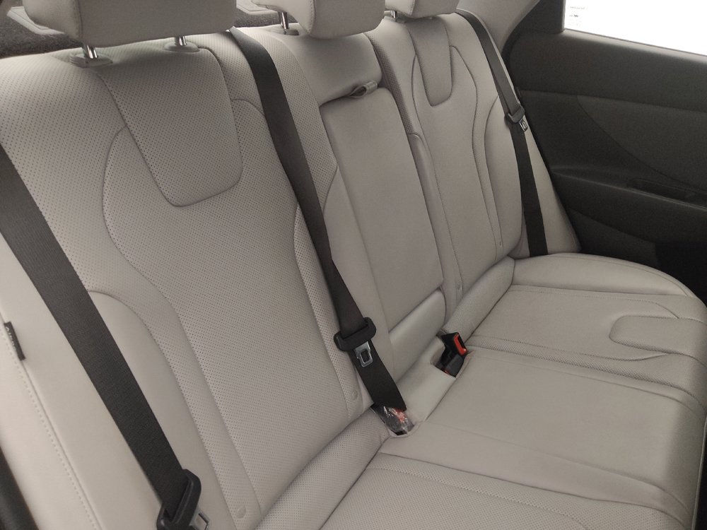 Used 2025 Hyundai Elantra Limited FWD image 19