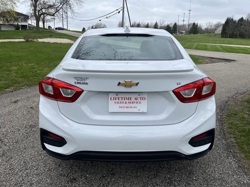 Used 2016 Chevrolet Cruze LT w/ Sun And Sound Package FWD image 4