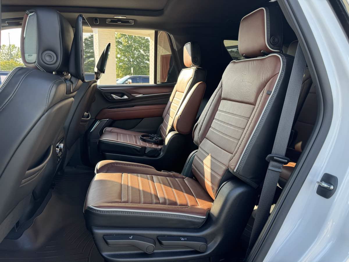 Used 2023 GMC Yukon Denali Ultimate AWD/4WD image 11