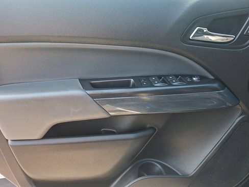 Used 2019 Chevrolet Colorado Z71 AWD/4WD image 13