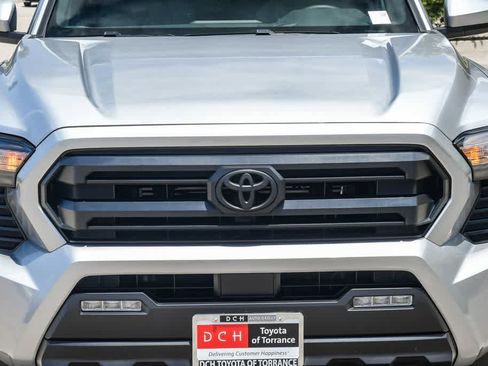 Used 2024 Toyota Tacoma SR5 AWD/4WD image 5