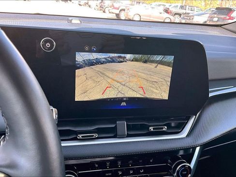 Used 2025 Chevrolet Equinox LT AWD/4WD image 15