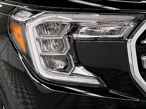 Used 2024 GMC Terrain SLT AWD/4WD image 35
