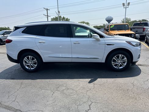 Used 2019 Buick Enclave Essence image 2