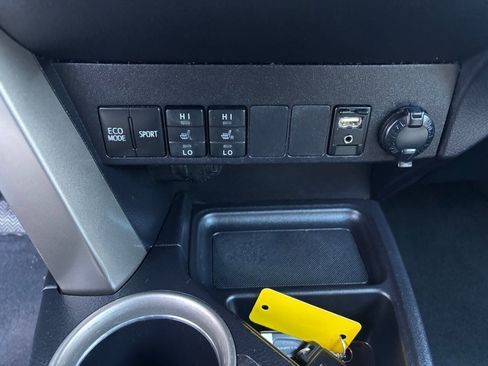 Used 2014 Toyota RAV4 Limited image 18