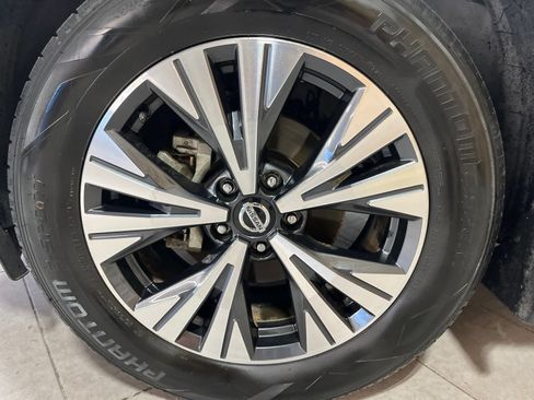 Used 2021 Nissan Rogue SV w/ Premium Package FWD image 9