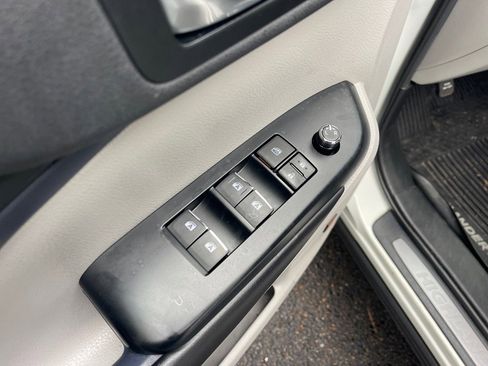 Used 2019 Toyota Highlander Limited image 8