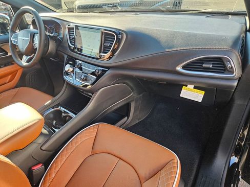 New 2026 Chrysler Pacifica Pinnacle image 43