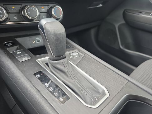 Used 2025 Nissan Kicks S image 20