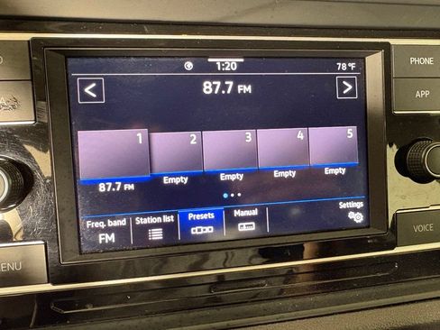Used 2024 Volkswagen Jetta SE FWD image 27