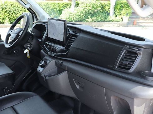 Used 2022 Ford E-Transit Medium Roof RWD image 40