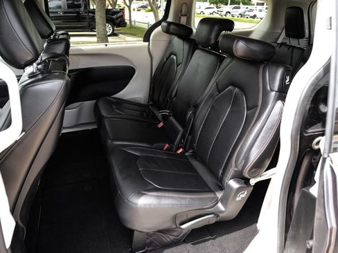 Used 2018 Chrysler Pacifica Touring-L Plus w/ Advanced Safetytec Group FWD image 44