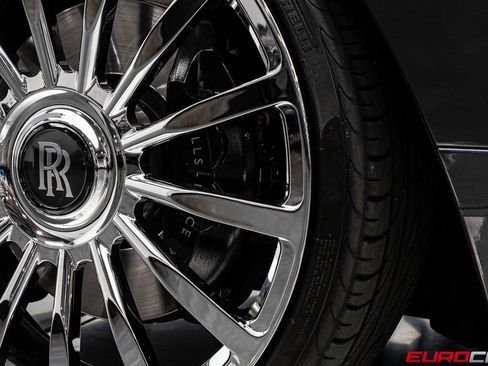 Used 2018 Rolls-Royce Dawn RWD image 25