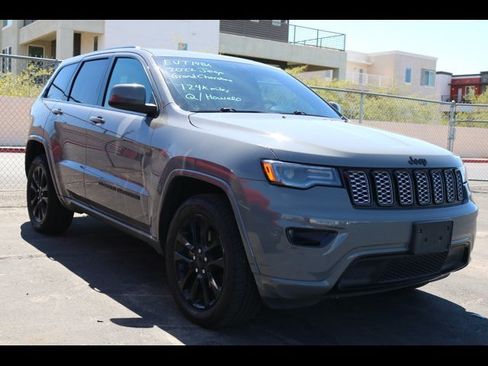 Used 2022 Jeep Grand Cherokee Laredo X AWD/4WD image 4