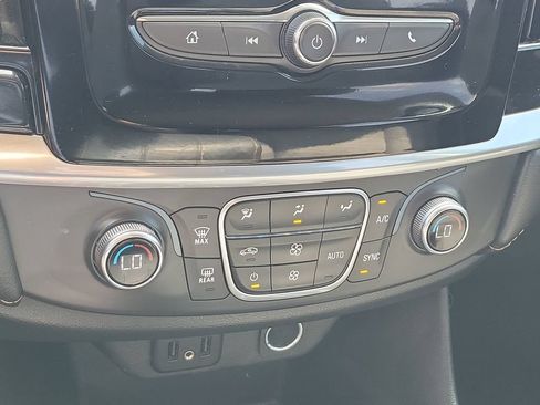Used 2020 Chevrolet Traverse LS FWD image 12