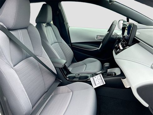New 2025 Toyota Corolla SE image 25