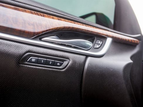 Used 2013 Cadillac XTS Premium image 18