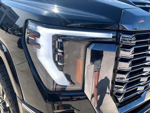 Used 2024 GMC Sierra 2500 Denali Ultimate AWD/4WD image 28