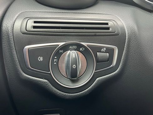 Used 2020 Mercedes-Benz GLC 300 image 25