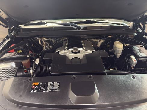 Used 2015 Cadillac Escalade Luxury image 30