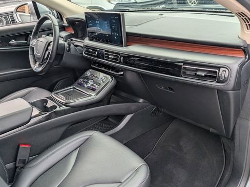 Used 2022 Lincoln Nautilus Reserve w/ Equipment Group 201A image 17