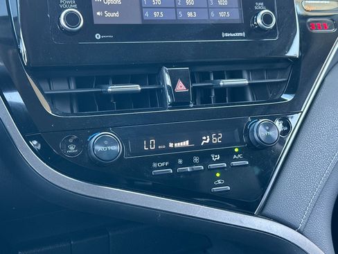 Used 2022 Toyota Camry SE image 18