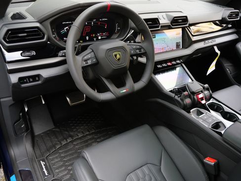 Used 2025 Lamborghini Urus SE image 14