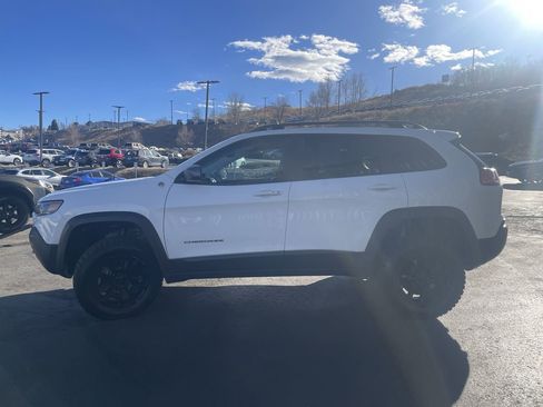 Used 2019 Jeep Cherokee Trailhawk image 4