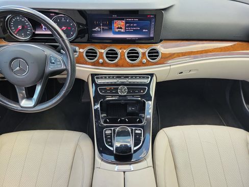 Used 2017 Mercedes-Benz E 300 4MATIC image 14