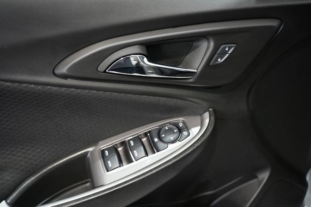Used 2025 Chevrolet Malibu LS w/ Driver Confidence Package FWD image 11
