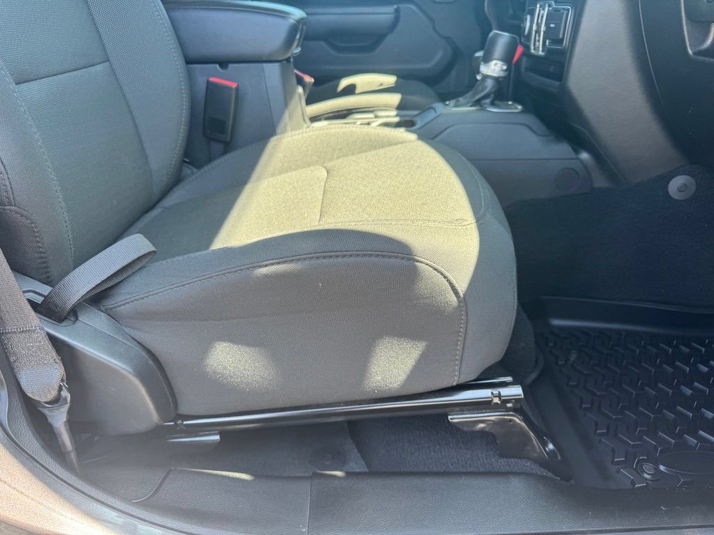 Used 2022 Jeep Gladiator Sport AWD/4WD image 17