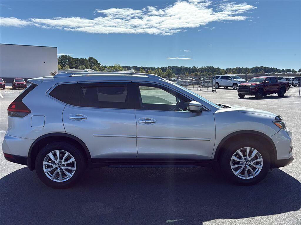 Certified 2020 Nissan Rogue SV FWD image 2