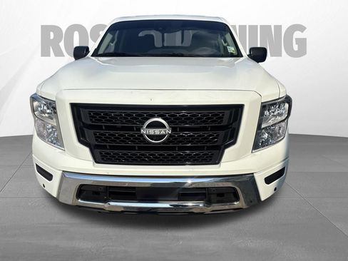 Used 2024 Nissan Titan SV w/ SV Convenience Package RWD image 2