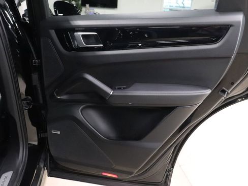 Used 2021 Porsche Cayenne image 18