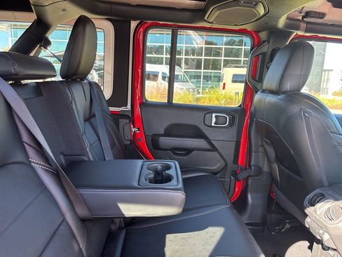 Used 2021 Jeep Wrangler Unlimited Sahara w/ Cold Weather Group AWD/4WD image 24