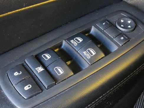Used 2017 Jeep Grand Cherokee Laredo RWD image 27