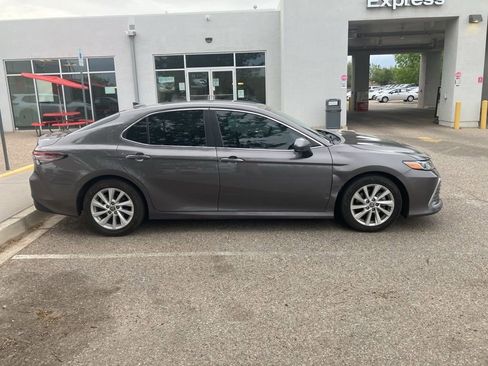 Used 2022 Toyota Camry LE w/ Carpet Mat Package (TMS) FWD image 4