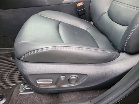 Used 2023 Toyota RAV4 XLE Premium image 17