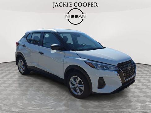Certified 2025 Nissan Kicks Play S FWD image 3