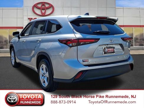 Certified 2025 Toyota Highlander LE FWD image 4