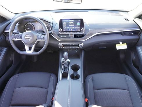 Certified 2025 Nissan Altima 2.5 SV image 11