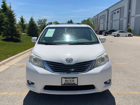 Used 2014 Toyota Sienna XLE AWD/4WD image 2