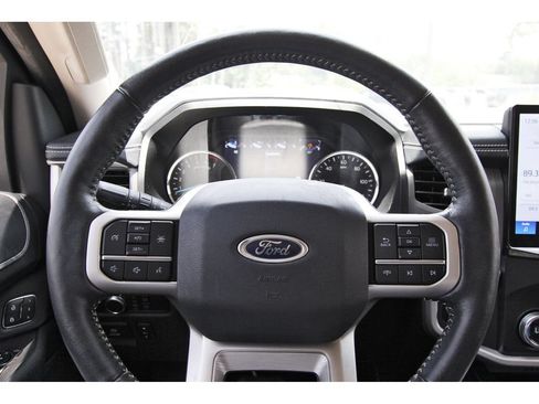 Used 2022 Ford Expedition XLT RWD image 15