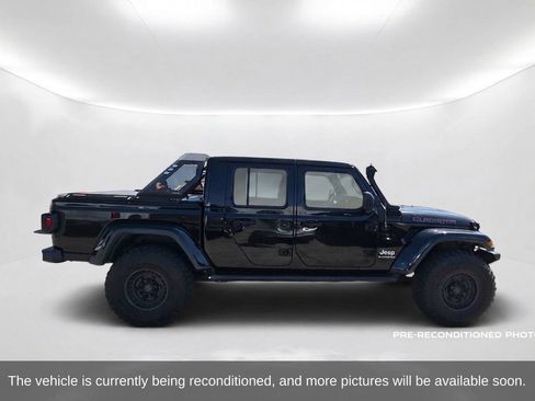 Used 2020 Jeep Gladiator Overland AWD/4WD image 4