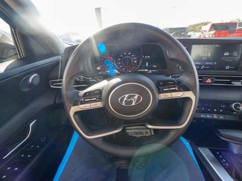 Used 2023 Hyundai Elantra SEL image 18