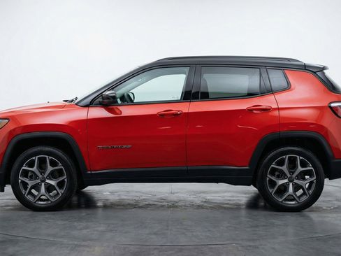 Used 2025 Jeep Compass Limited image 5