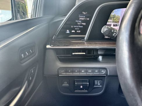 Certified 2021 Cadillac Escalade Sport Platinum AWD/4WD image 17